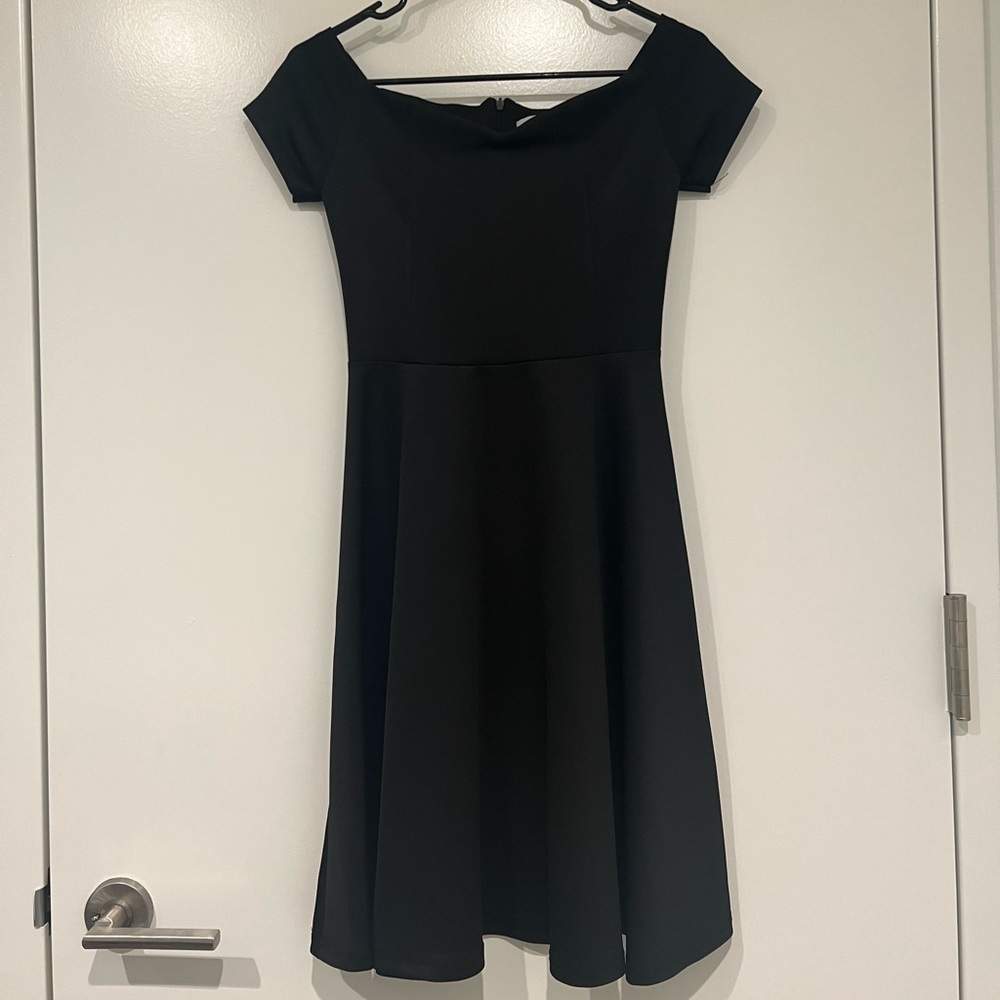 Missoul - Black dress with shoulder